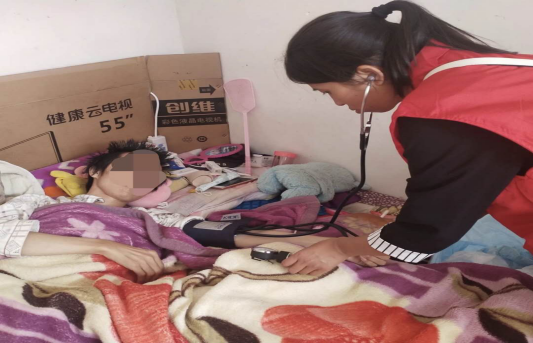 “謝謝你們給我?guī)黻柟猓屛矣辛讼Ｍ蜎Q心面對未來！”