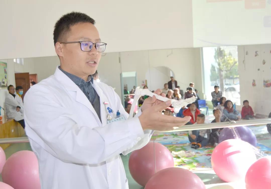 暑期青少年脊柱健康公益課，線上一對(duì)一教學(xué)指導(dǎo)！