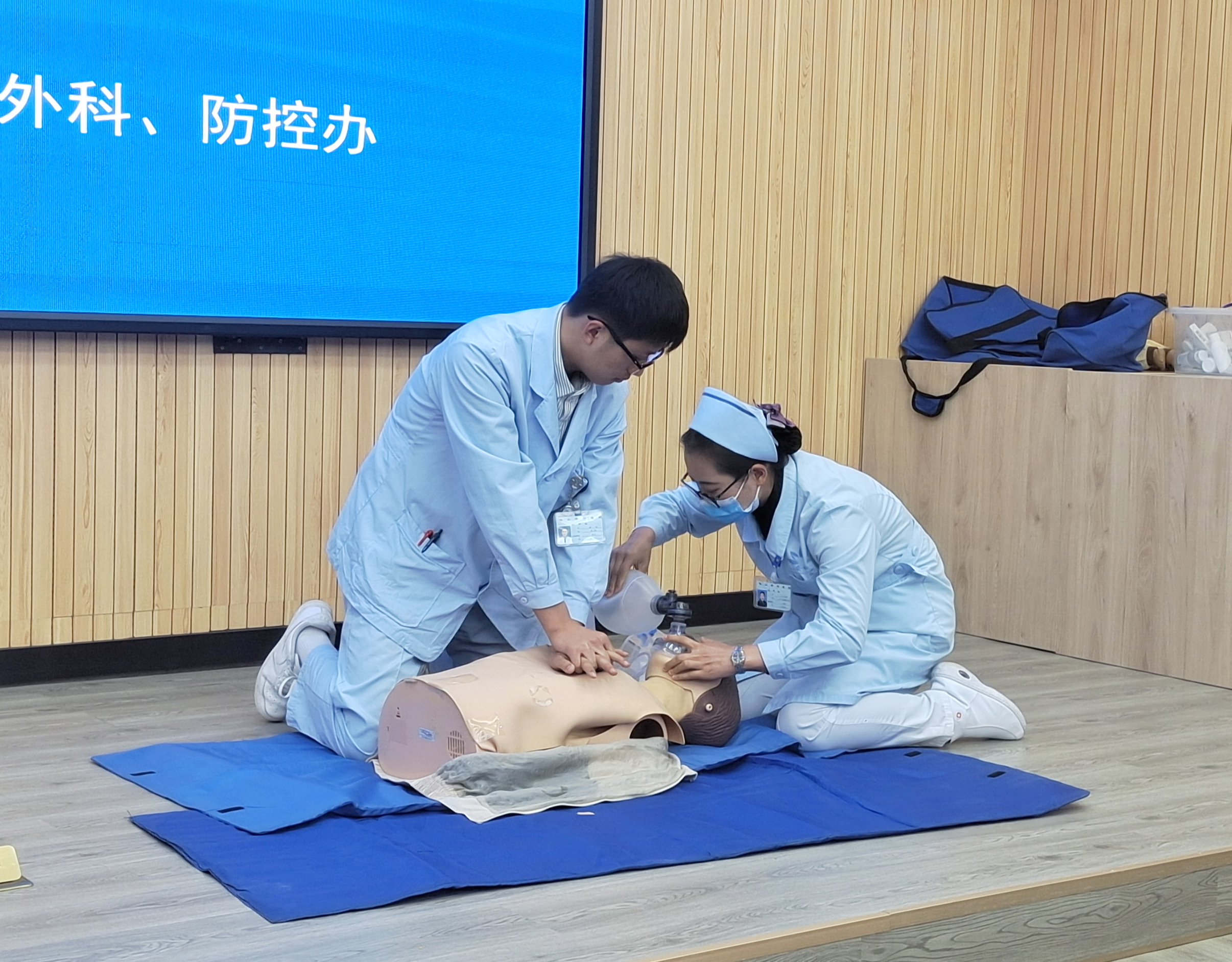 【保山安利醫(yī)院】醫(yī)務(wù)人員到保山城投建設(shè)發(fā)展（集體）有限公司開展系列急救、防控知識培訓(xùn)